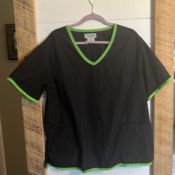 Natural Uniforms Other Natural Uniforms Scrubs Set Size L Black